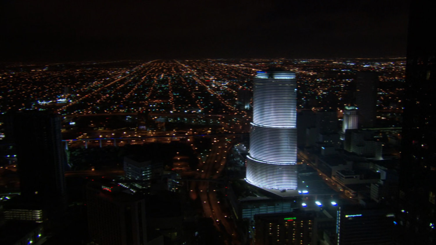 Aerial shot of Hotel la Ona at night.