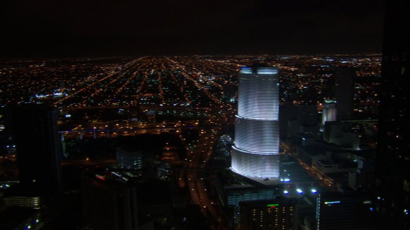 Aerial shot of Hotel la Ona at night.