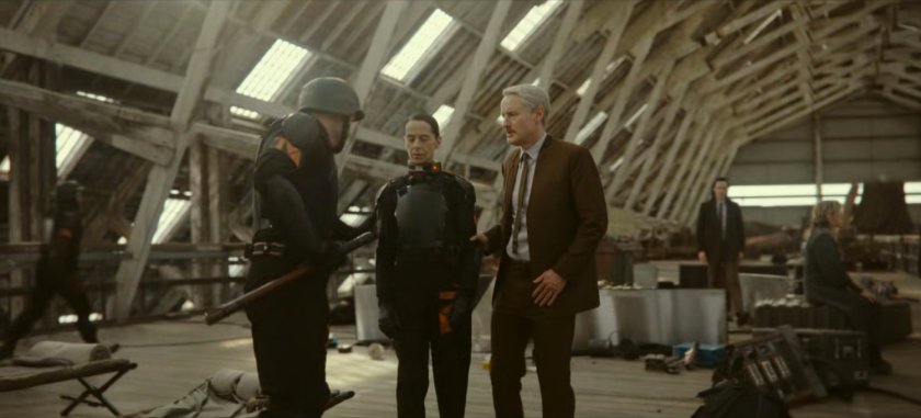 Mobius arresting General Dox inside Deleeuw & Soner Boatbuilders.