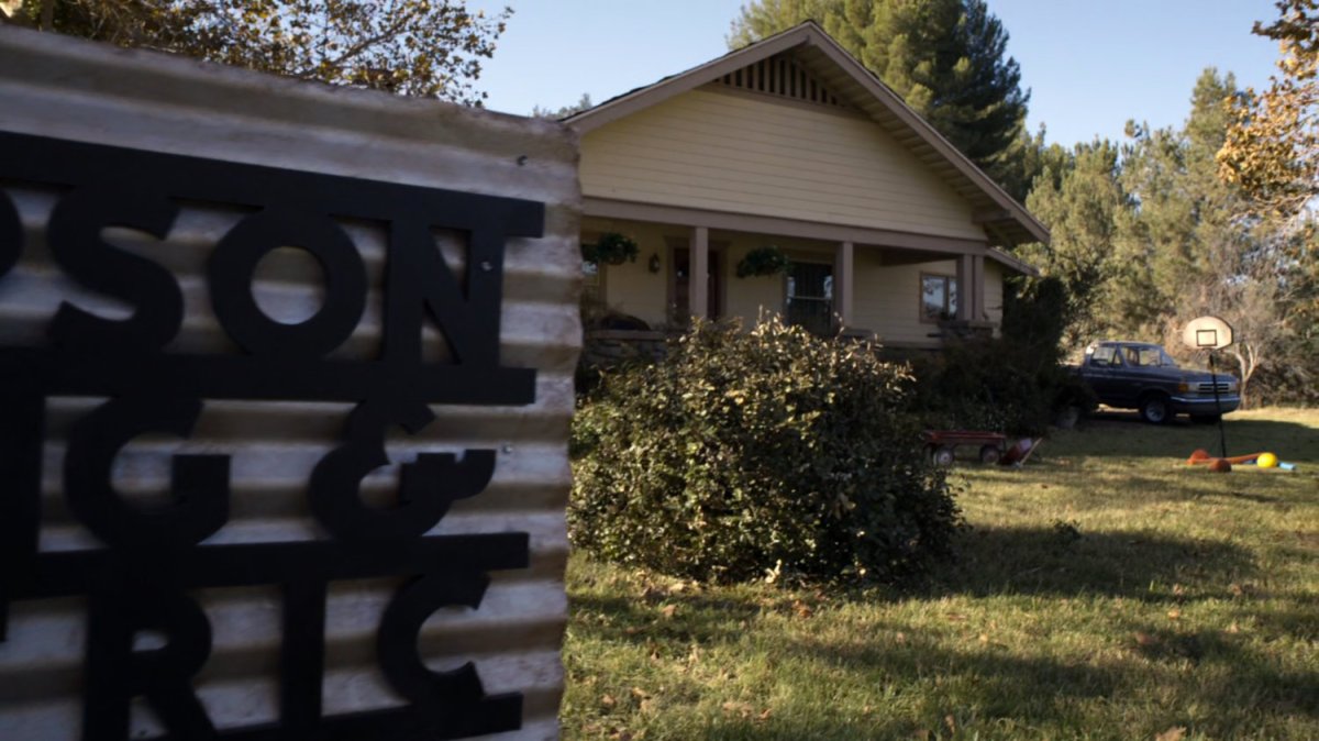 Exterior of Thompson Welding & Electric house.