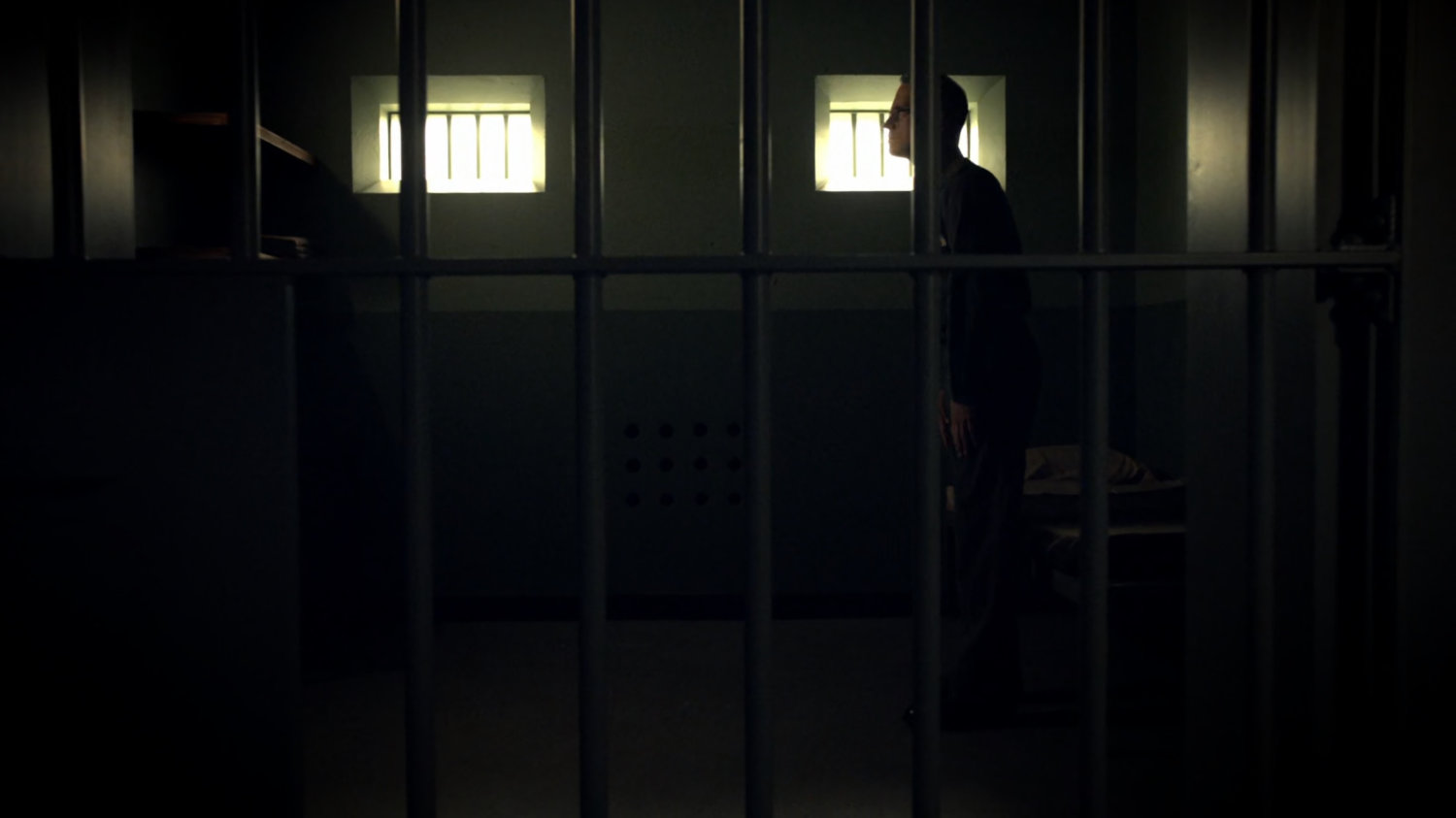 Daniel Whitehall in the jail cell of "The Rat."