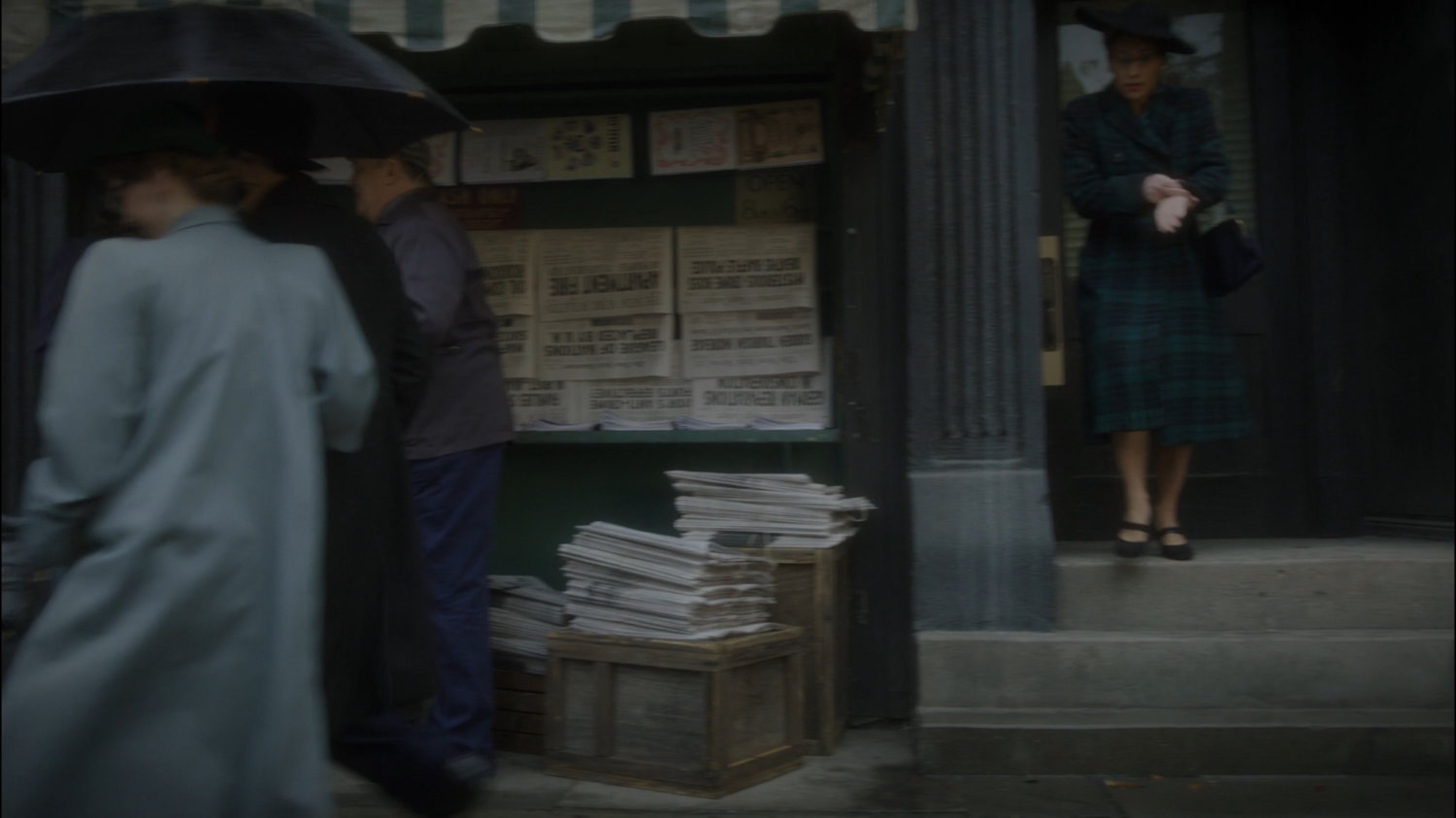 Newsstand on New York sidewalk.