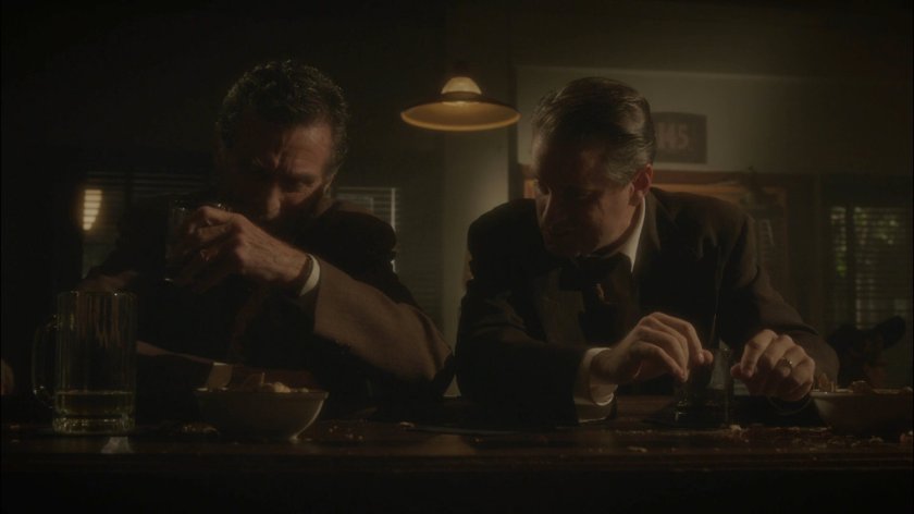 Dooley and a reporter in a bar.