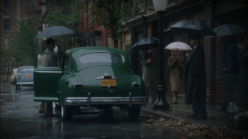 Chief Dooley speaking to Jarvis on a rainy New York sidewalk.