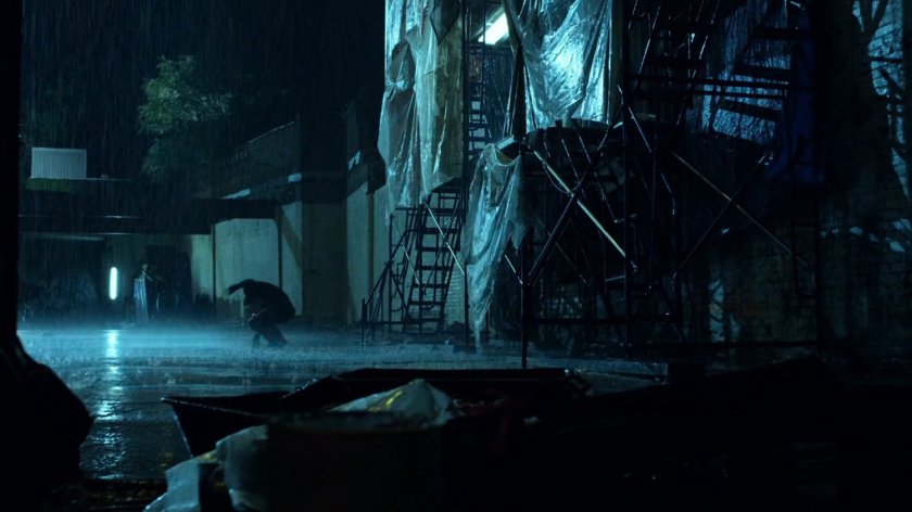 Matt fights Rance in the rain outside Karen's apartment.