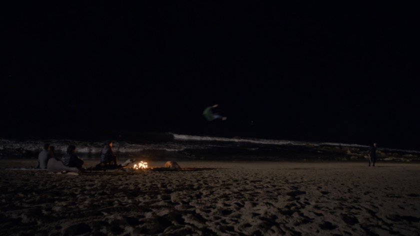 People around a campfire on a Faro beach.