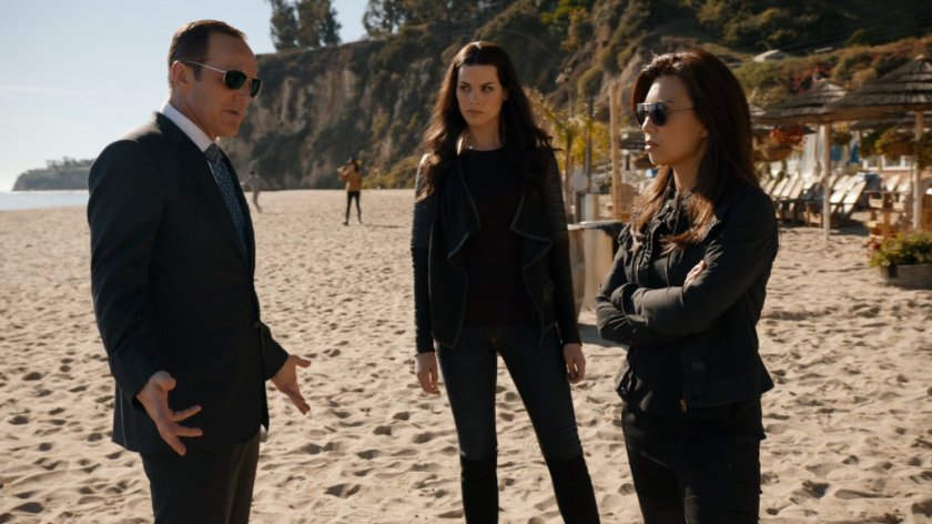 Coulson, Sif and May of Faro beach.