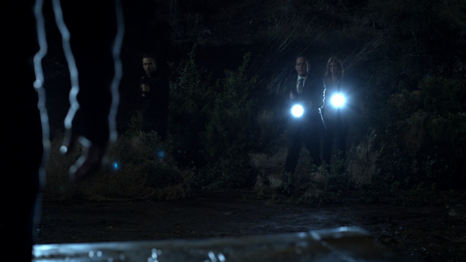 Bobby and Coulson shine light on Vin-tak.
