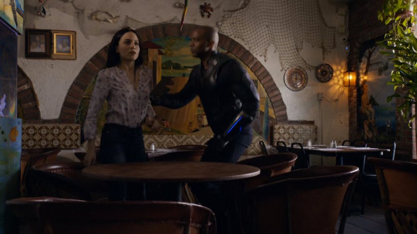 Deathlok and Agent 33 in Mexican cantina.