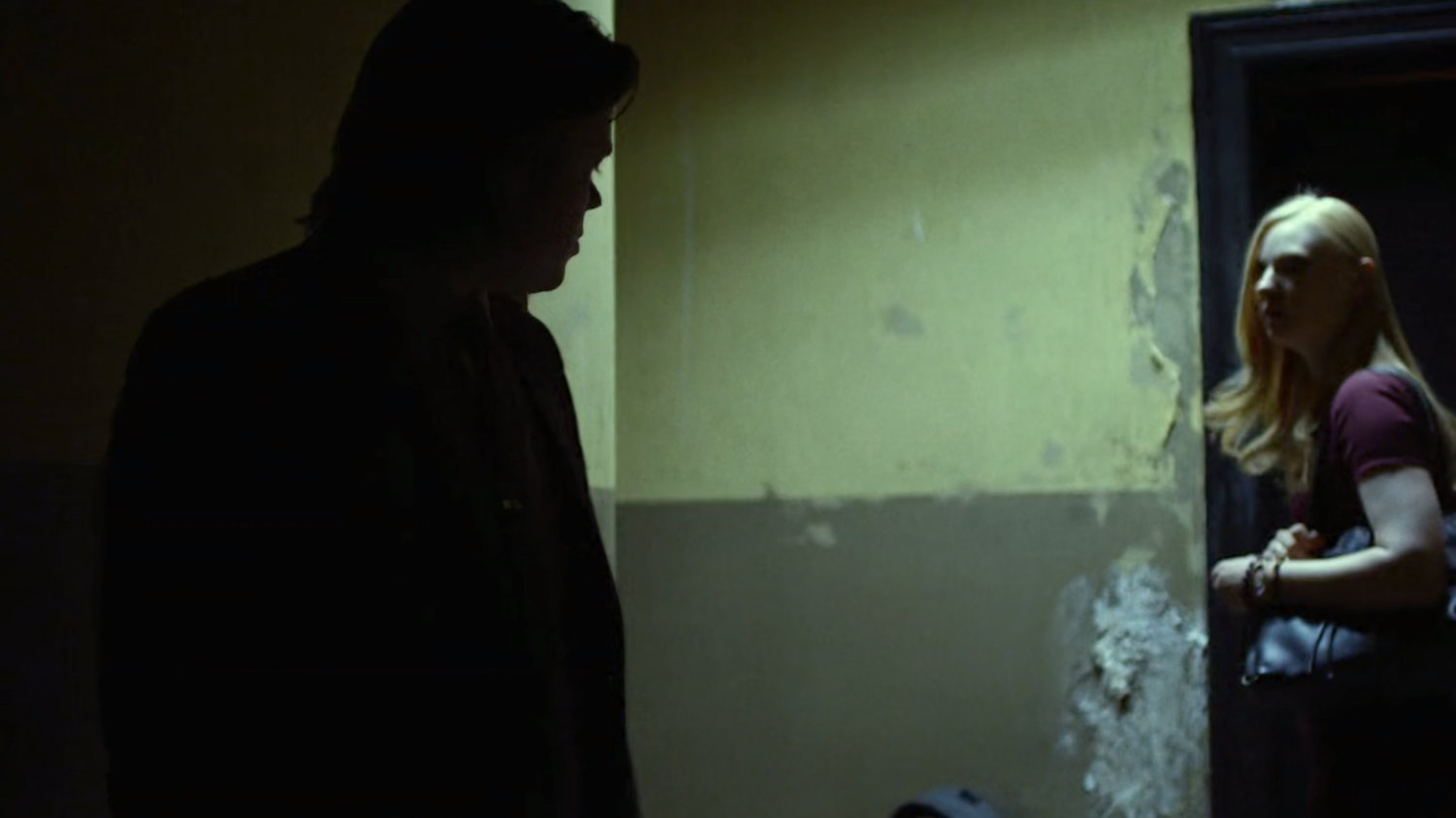 Foggy and Karen in Elena Cardenas' apartment hallway.
