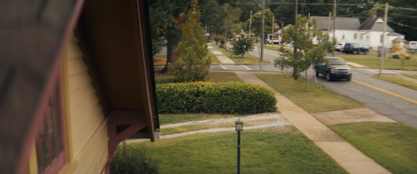 Pick up truck pulling up to Chula's house.