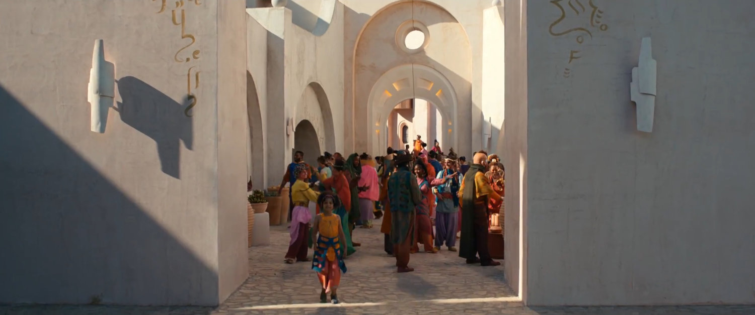 Citizens on city street on Aladna.