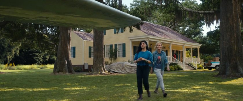 Kamala and Carol outside of Maria Rambeau's house.