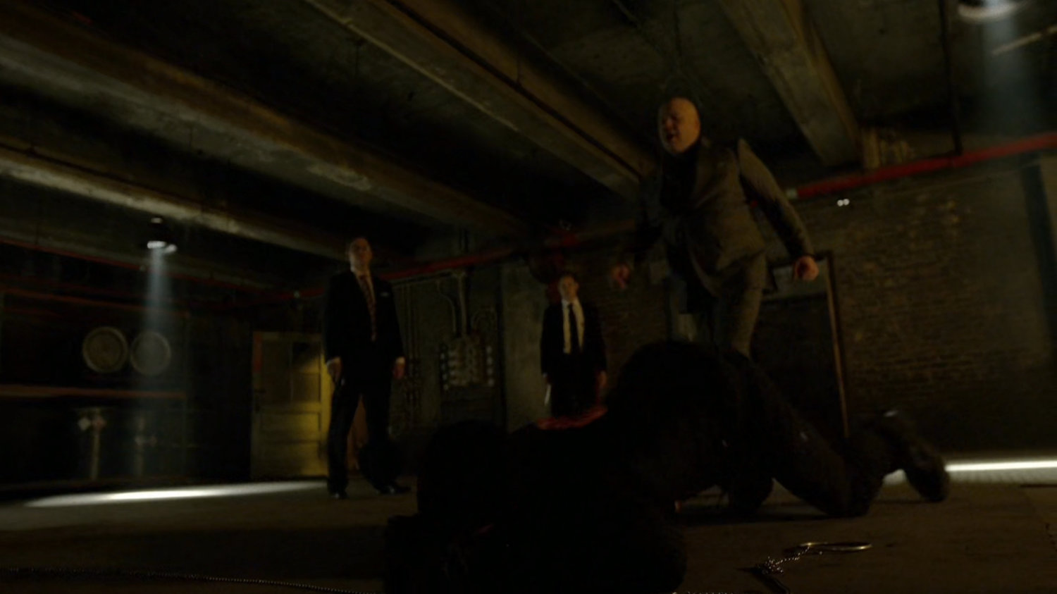Fisk fights Daredevil inside warehouse at Pier 81.