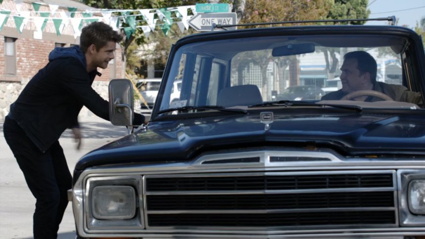 Lincoln gets in Donnelly's truck.