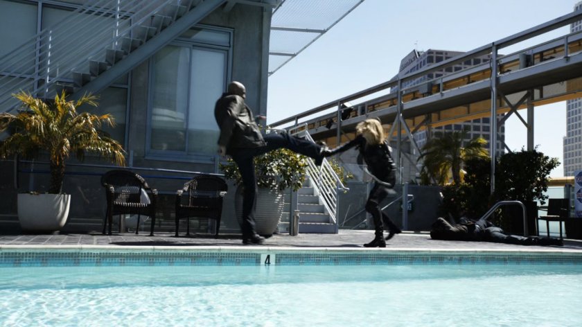 Bobbi fights Kebo on the rooftop of Lisbon penthouse.