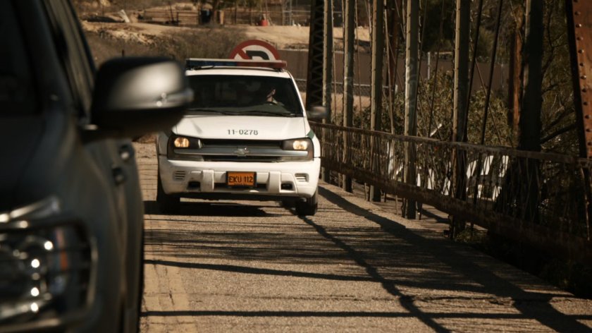 Police car arriving at Bogota bridge.