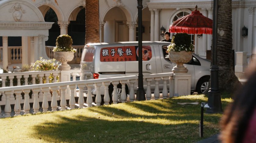 Van in front of Taiwanese mansion.