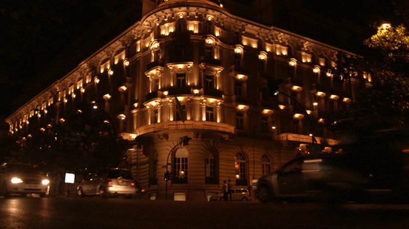 Nighttime exterior of Bucharest hotel.