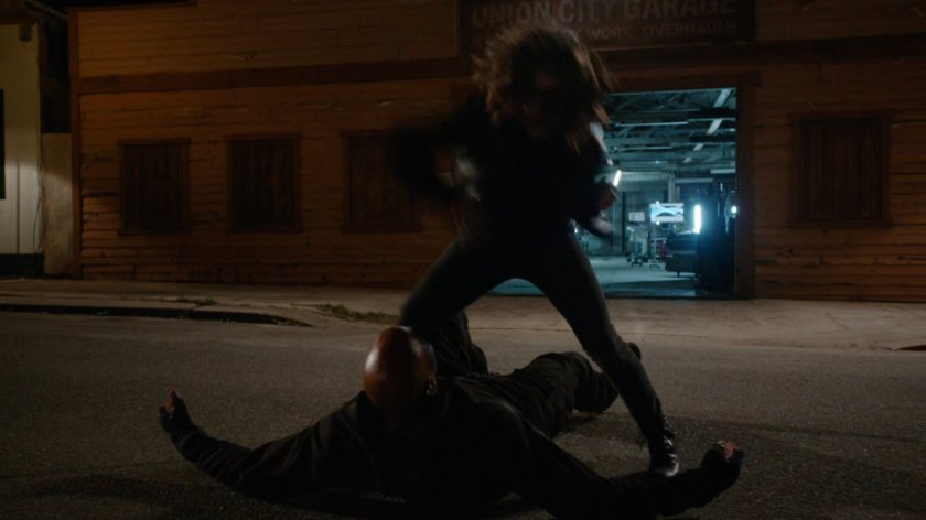 Daisy fight Mack in front of Union City Garage.