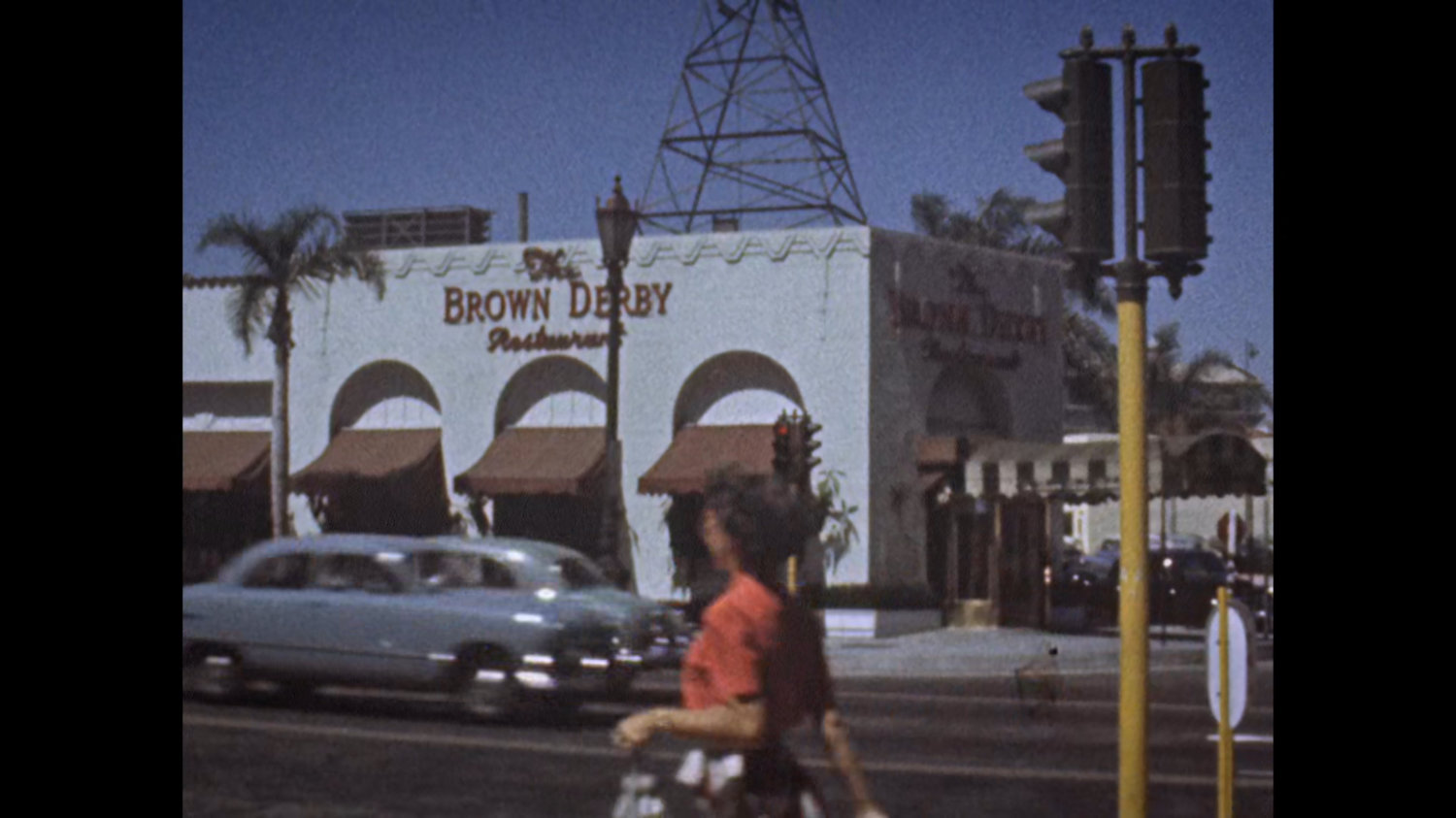 Vintage newsreel of the Brown Derby restaurant.