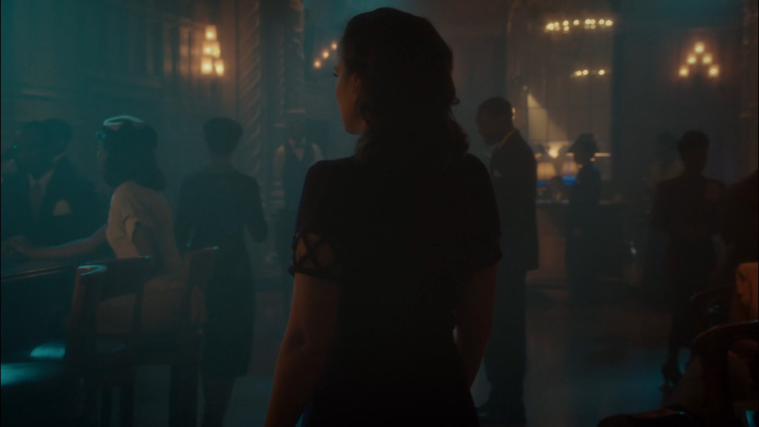 Peggy enters the bar of the Dunbar Hotel.