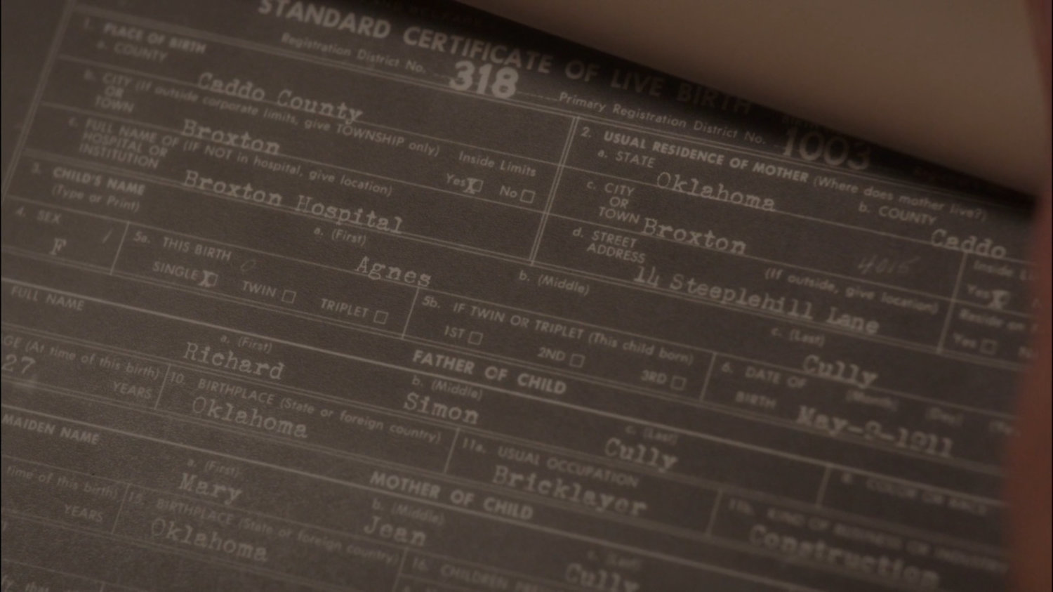 A birth certificate for Agnes Cully in Broxton, Oklahoma.
