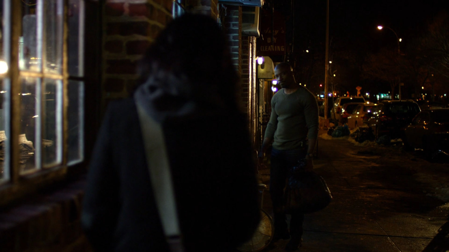 Jessica talking to Luke on sidewalk outside his bar.