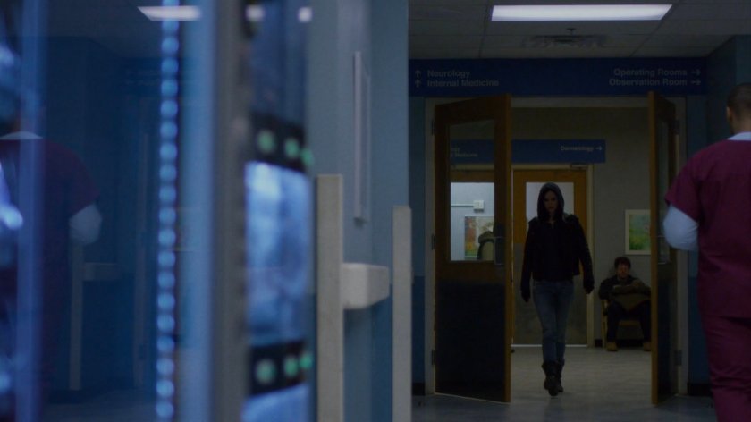 Jessica walking into the Metro-General emergency room.