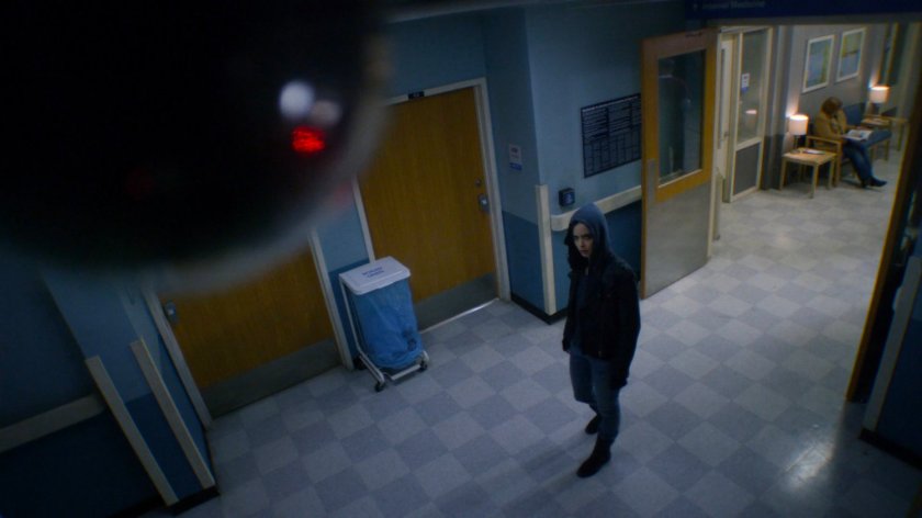 Jessica walking into the Metro-General emergency room.