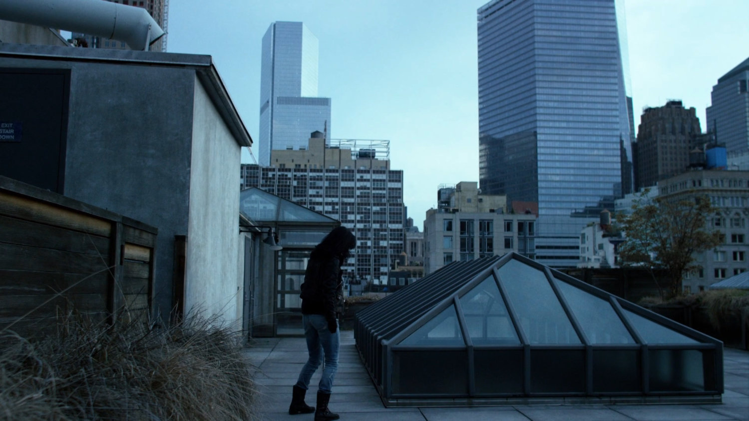 Jessica on rooftop of Kilgrave's building.