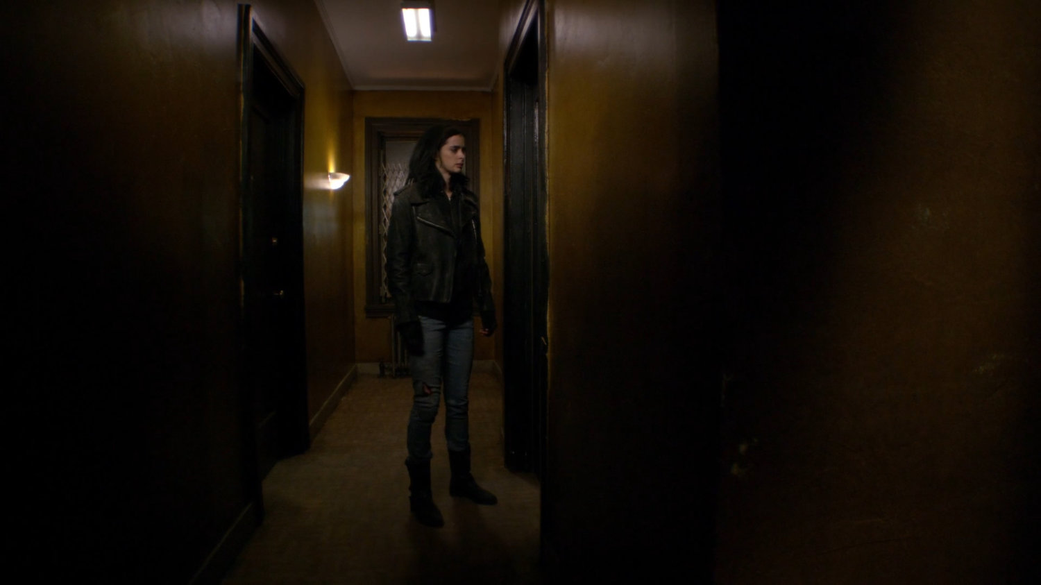 Jessica in hallway outside Luke Cage's apartment.