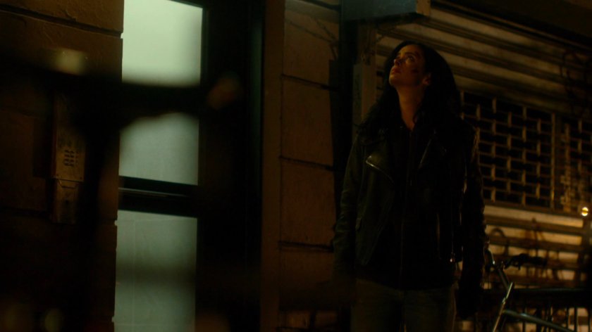 Jessica outside Luke Cage's building.