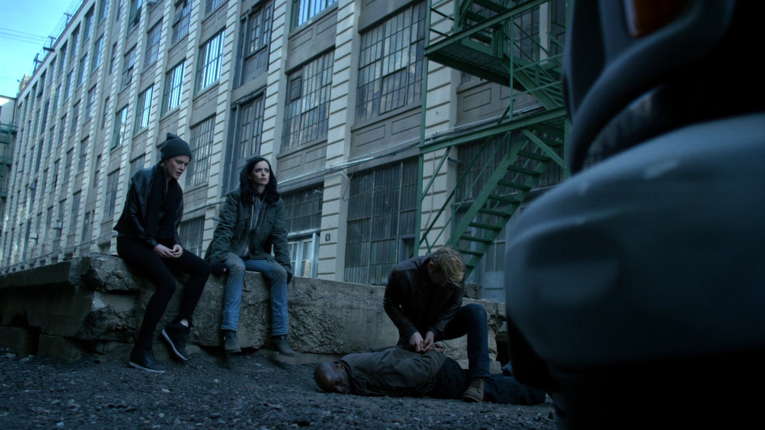 Trish, Jessica and Will subdue a bodyguard outside a decommissioned CDC facility.