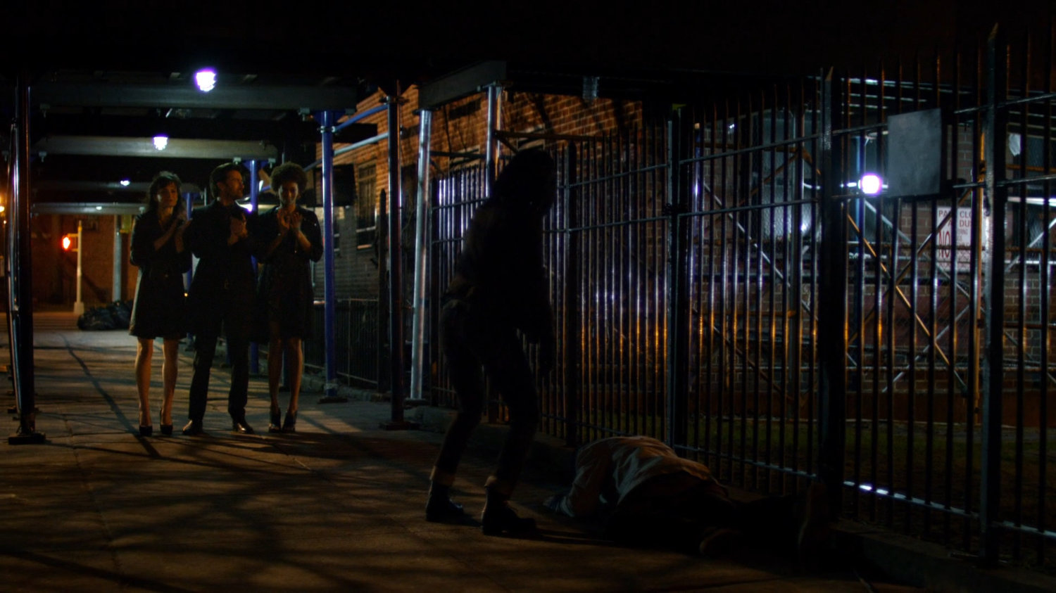 Kilgrave applauding Jessica's heroism.