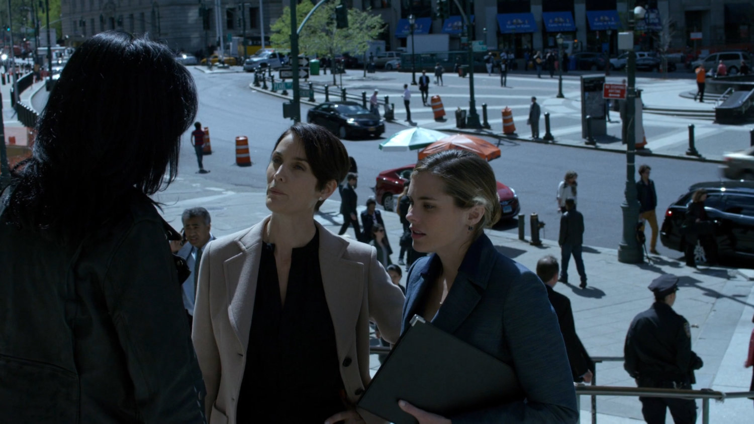 Jessica talking to Jeri and Pam on steps of courthouse.