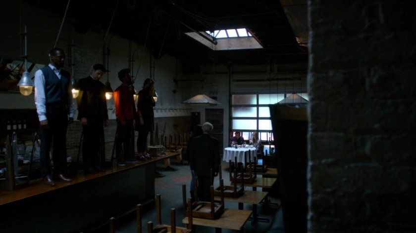 Kilgrave holding hostages inside Niku Japanese restaurant.