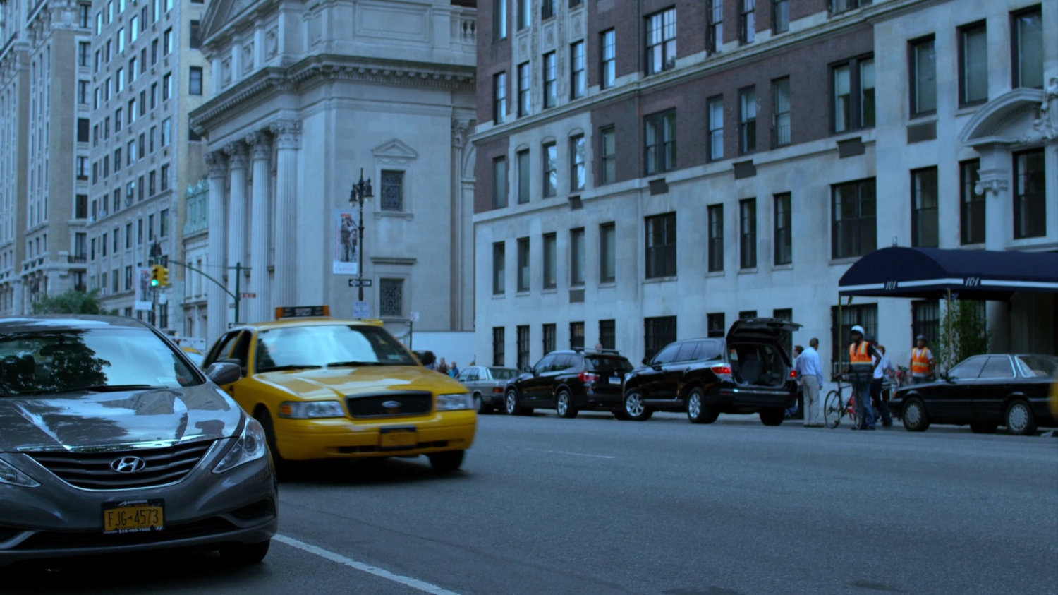 Taxi cab with Zalk courier pulls up to sidewalk.