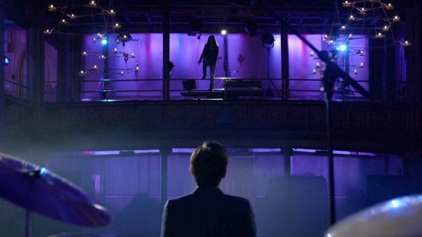 Jessica on balcony above Kilgrave in Delaney Hall.