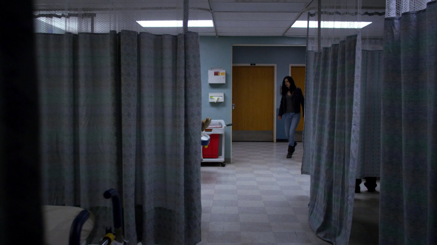 Jessica walking into triage rooms of Metro-General hospital.