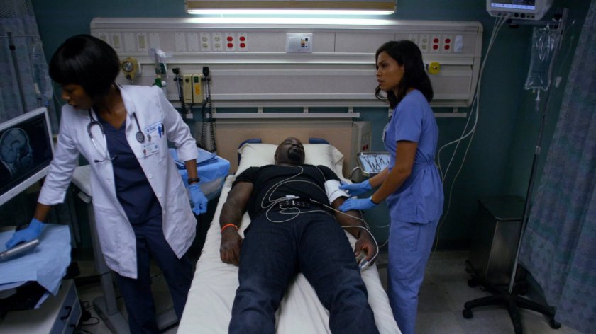 Doctor and Claire working on an unconscious Luke in Metro-General hospital.