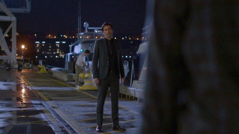 Kilgrave confronts Jessica outside the Hudson Ferry Terminal.