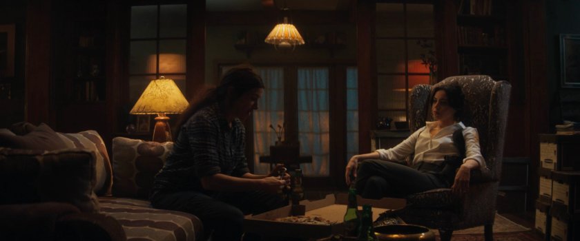 Agnes and Vidal in living room.