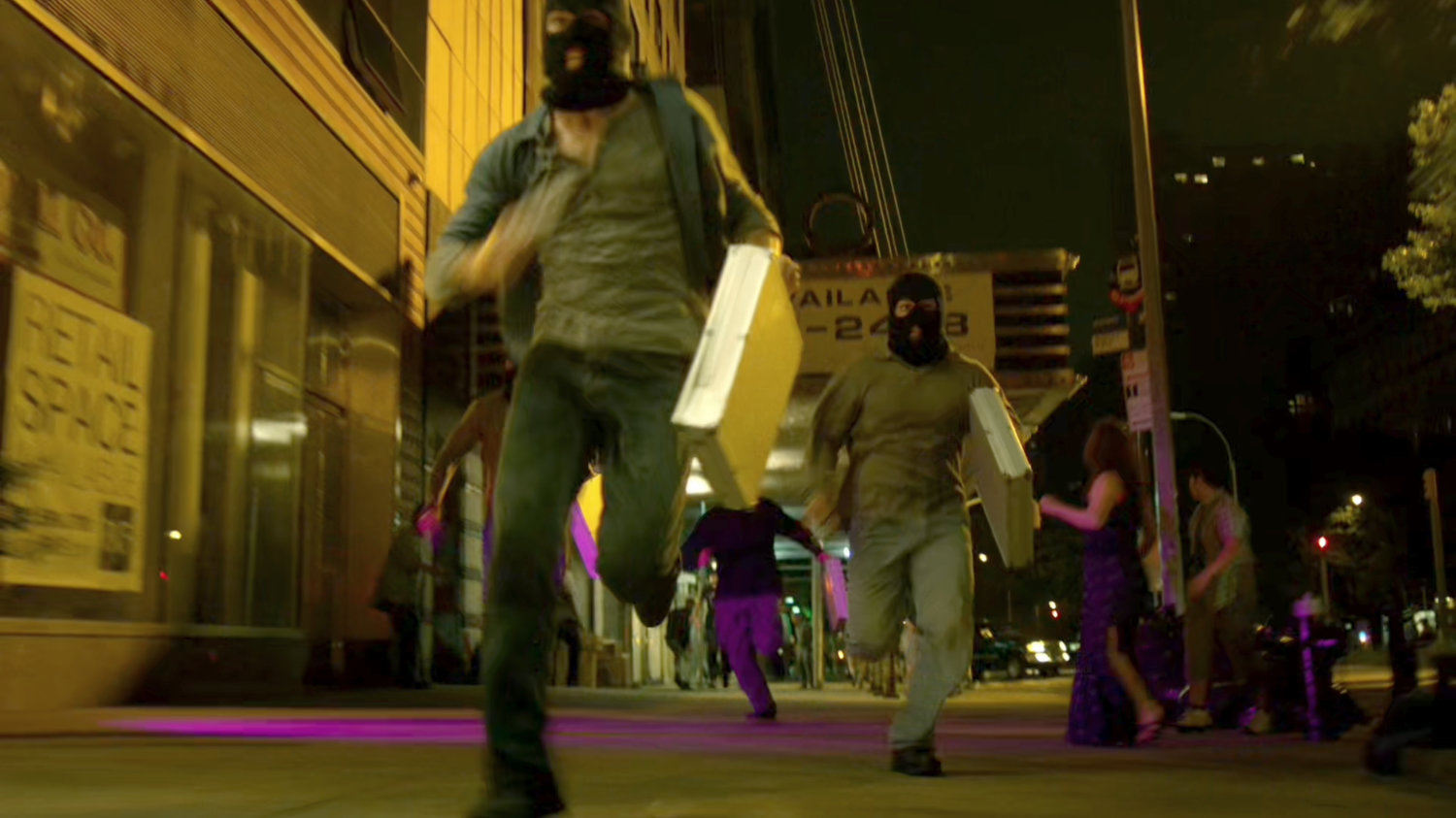 Diamond thieves running along a New York sidewalk.
