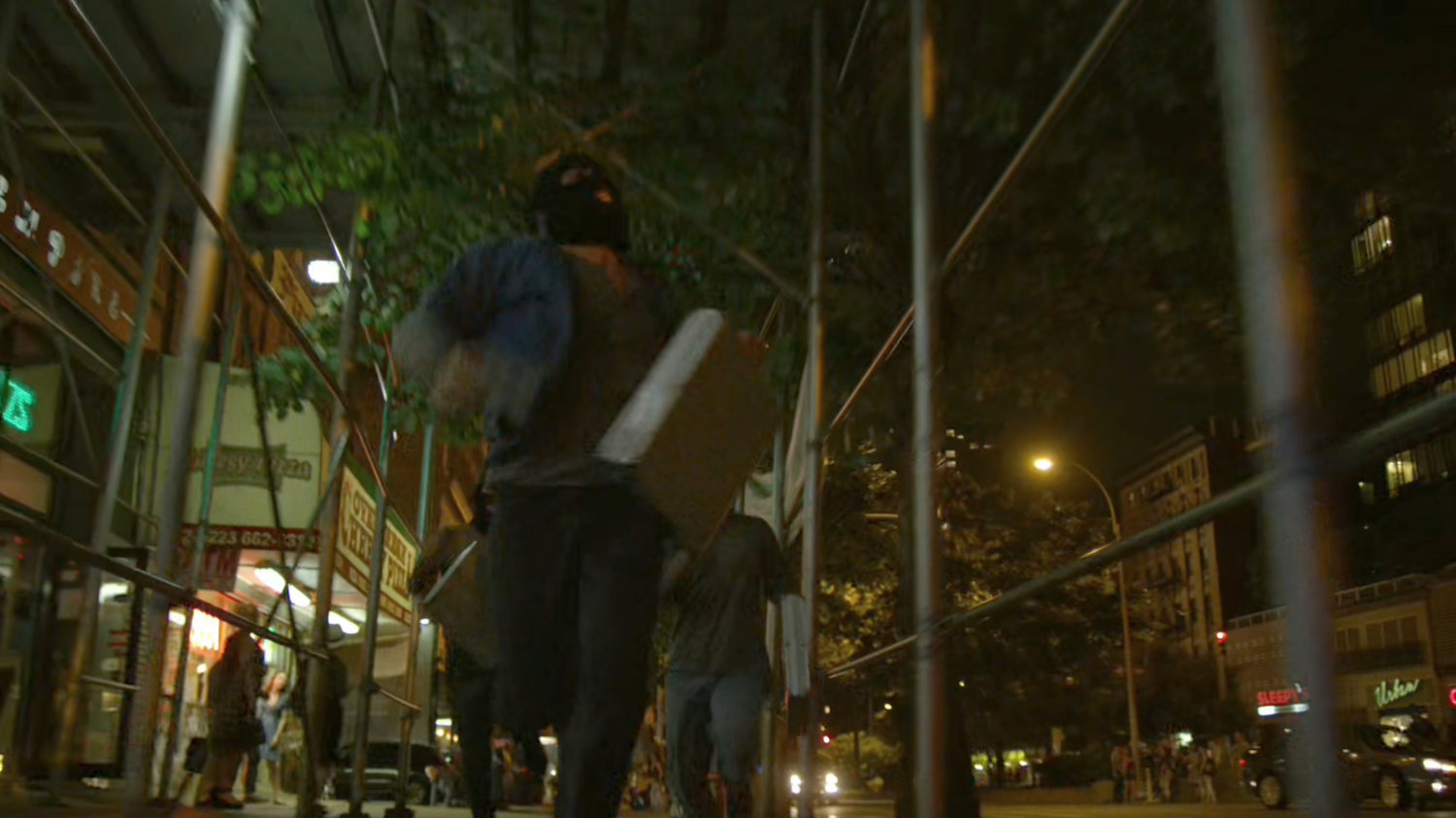Diamond thieves running along a New York sidewalk.