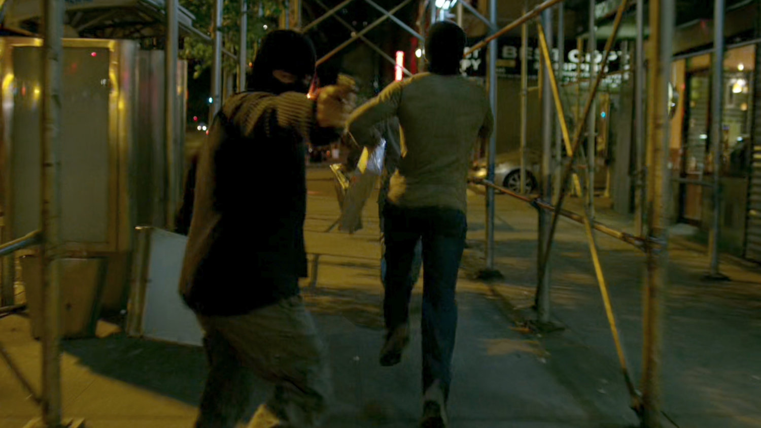 Diamond thieves running along a New York sidewalk.