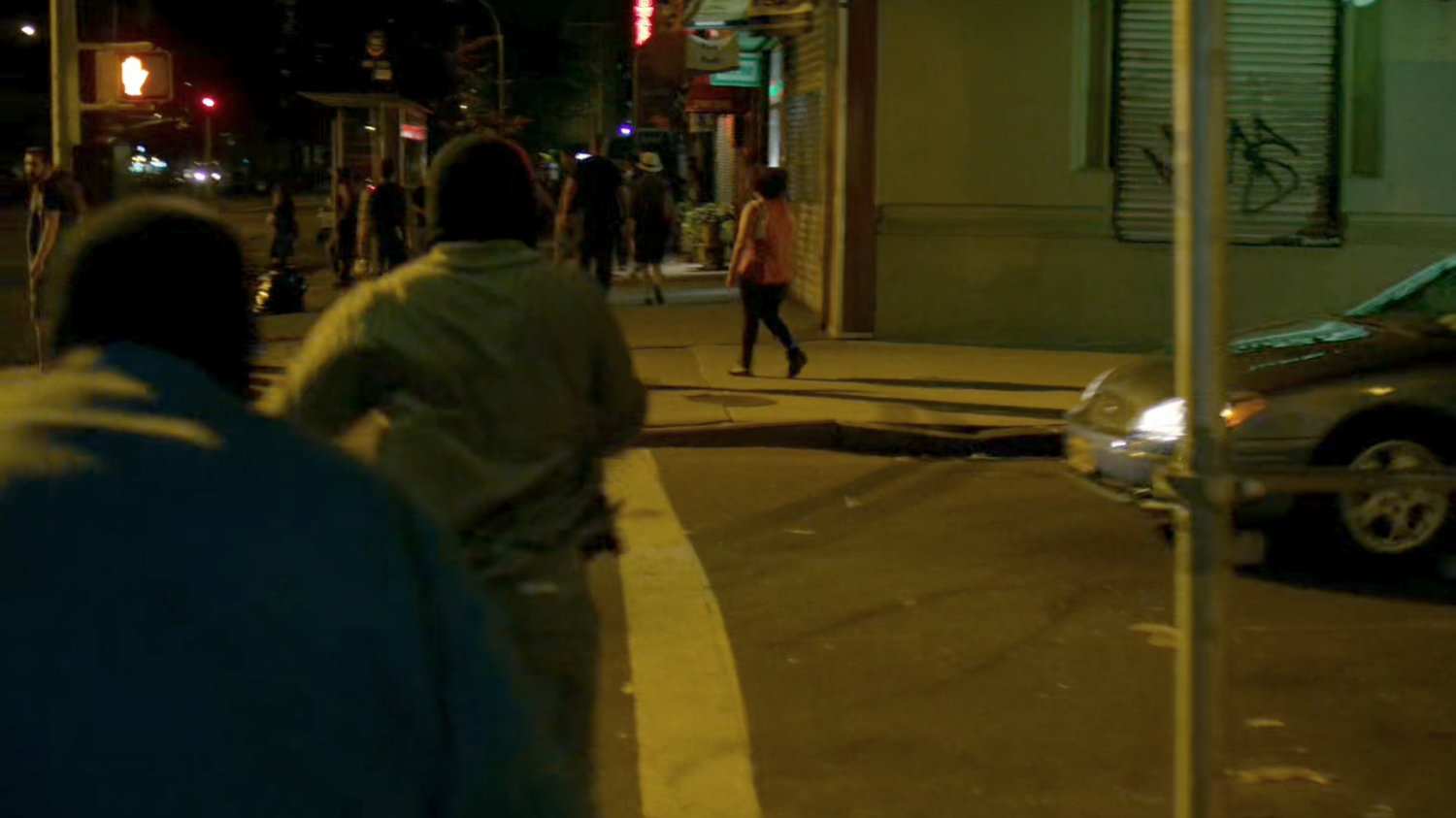 Diamond thieves run across a New York crosswalk.