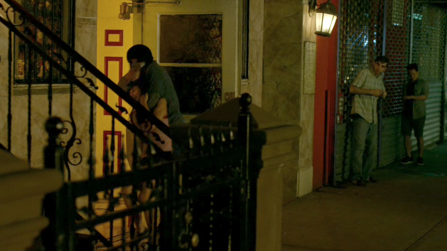 A diamond thief grabs a female hostage.