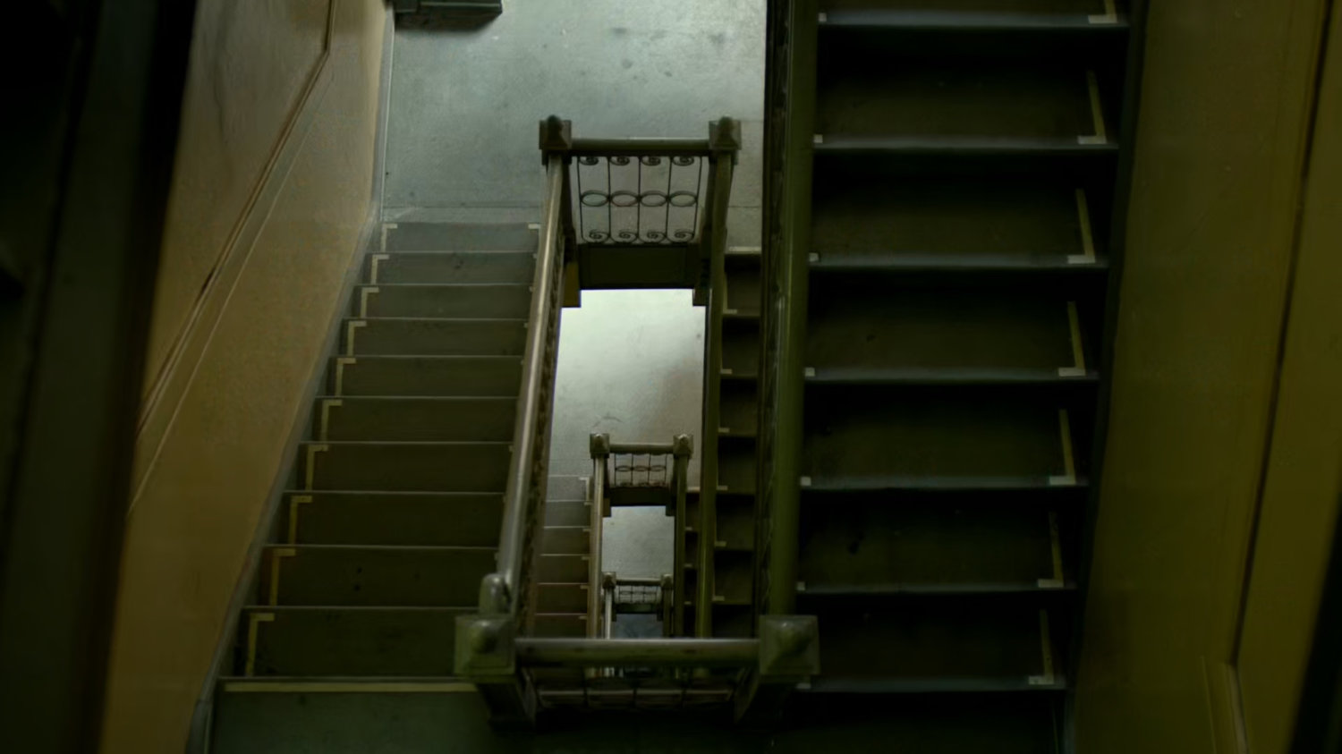 Foggy running up stairs.