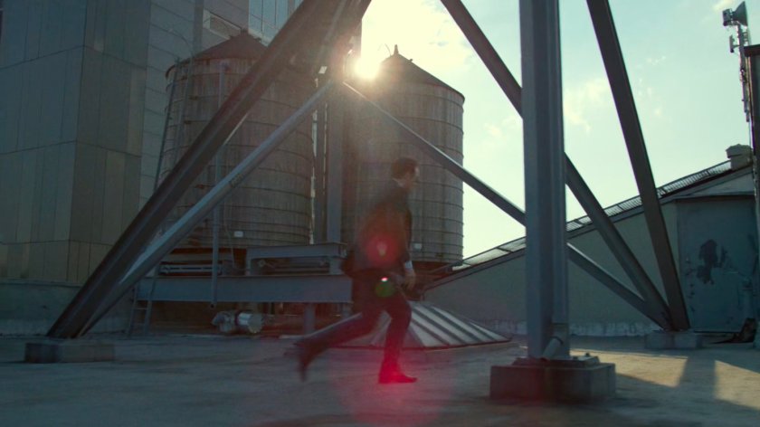 Matt runs along a roof next to Yakatomi Building.